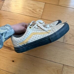 Vans Lizzie Armanto Pro Shoe with Yellow Stripe